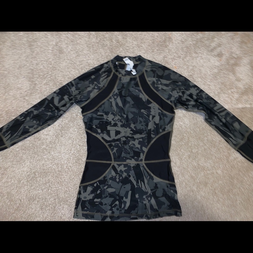 Lululemon Camo Rash Guard - Picture 5 of 6